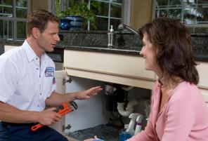 plumber in boulder consults a customer